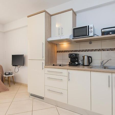 בוזט Apartmani Xenia & Desiderio מראה חיצוני תמונה