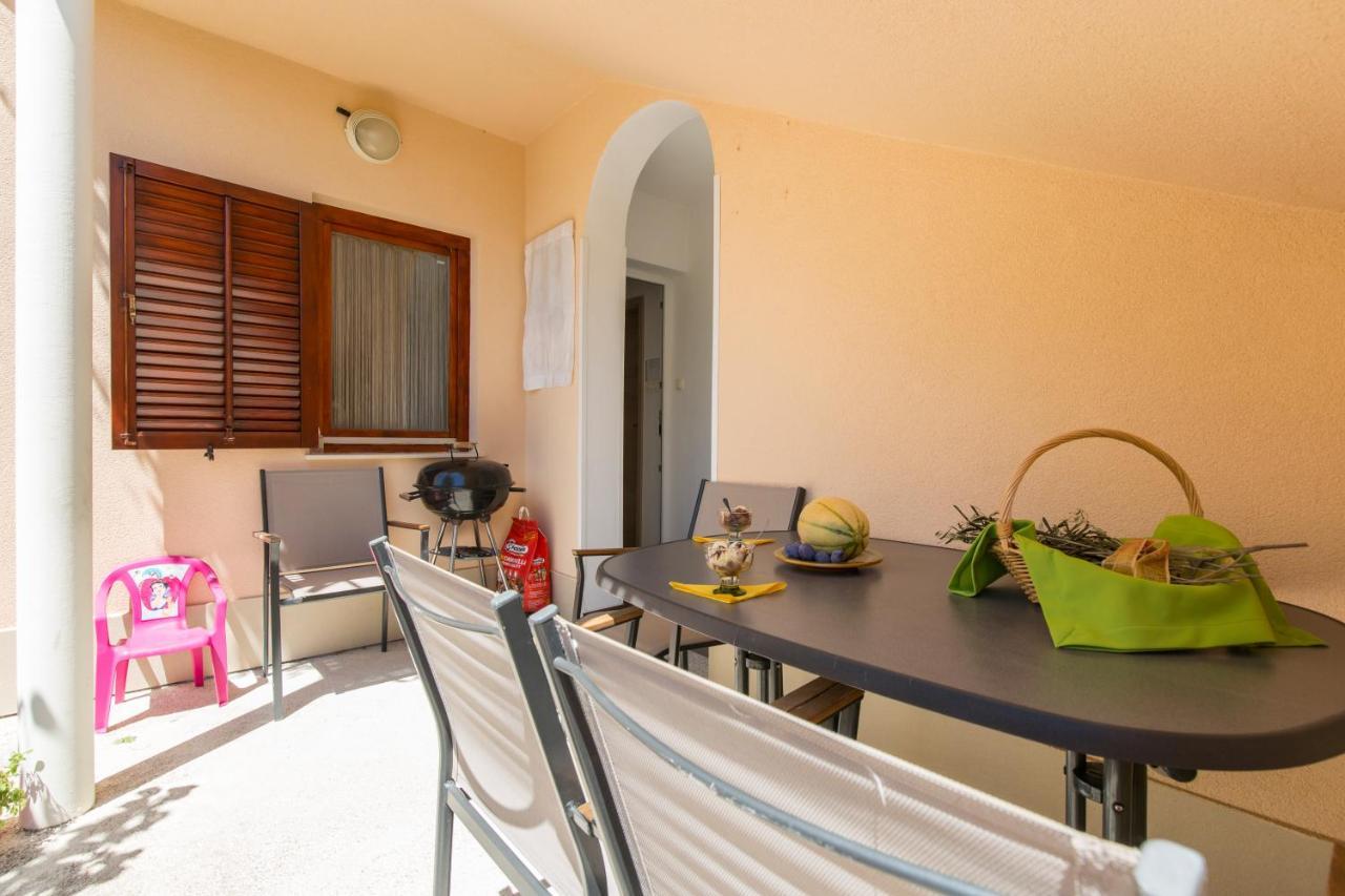 בוזט Apartmani Xenia & Desiderio מראה חיצוני תמונה