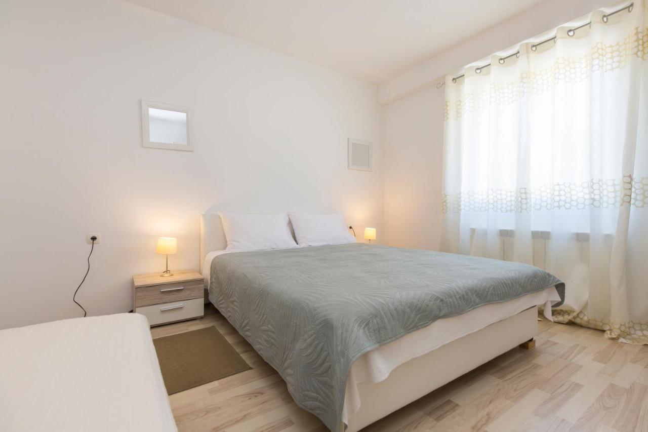 בוזט Apartmani Xenia & Desiderio מראה חיצוני תמונה