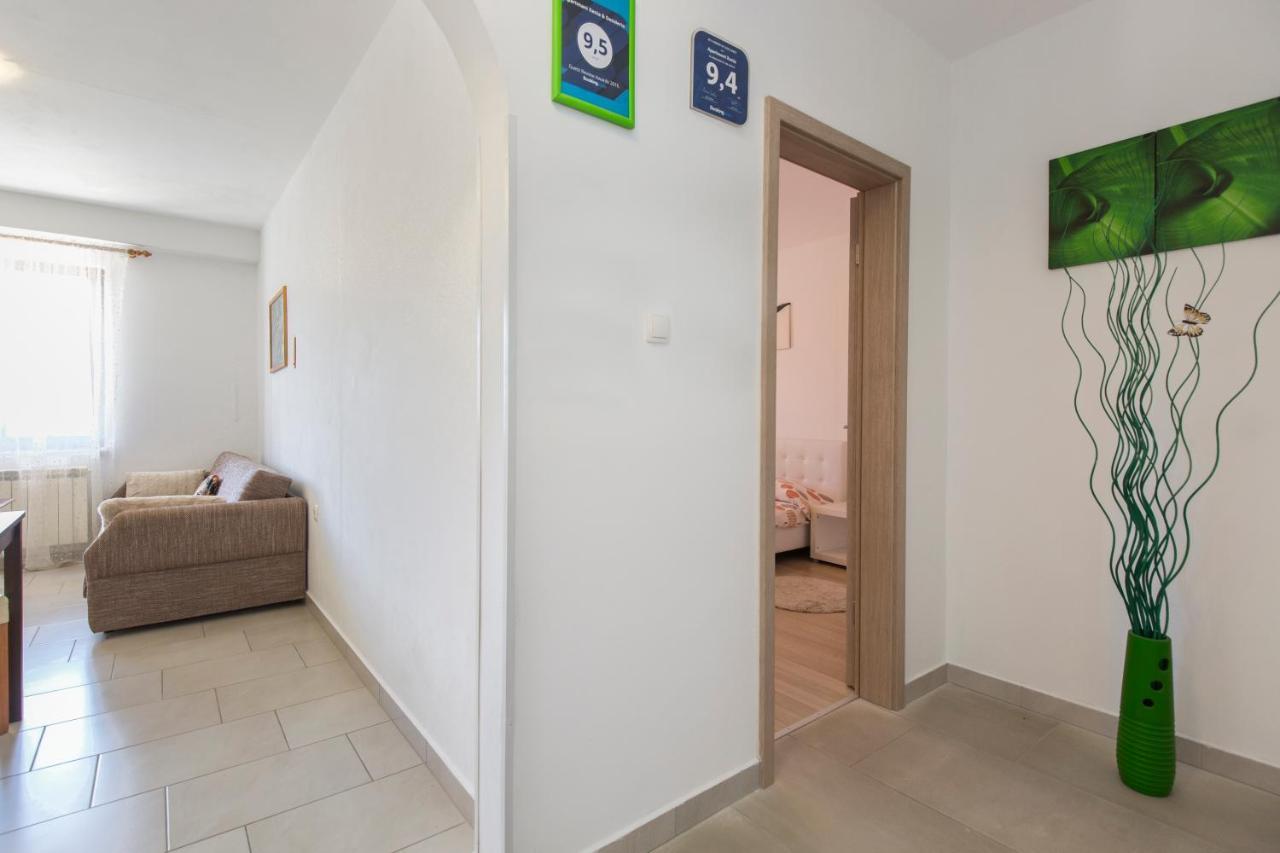 בוזט Apartmani Xenia & Desiderio מראה חיצוני תמונה