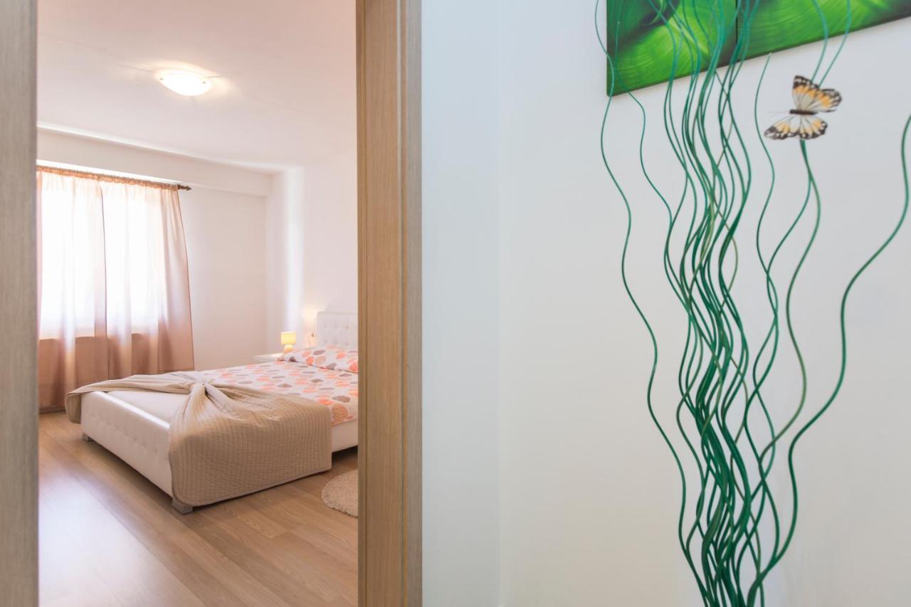 בוזט Apartmani Xenia & Desiderio מראה חיצוני תמונה