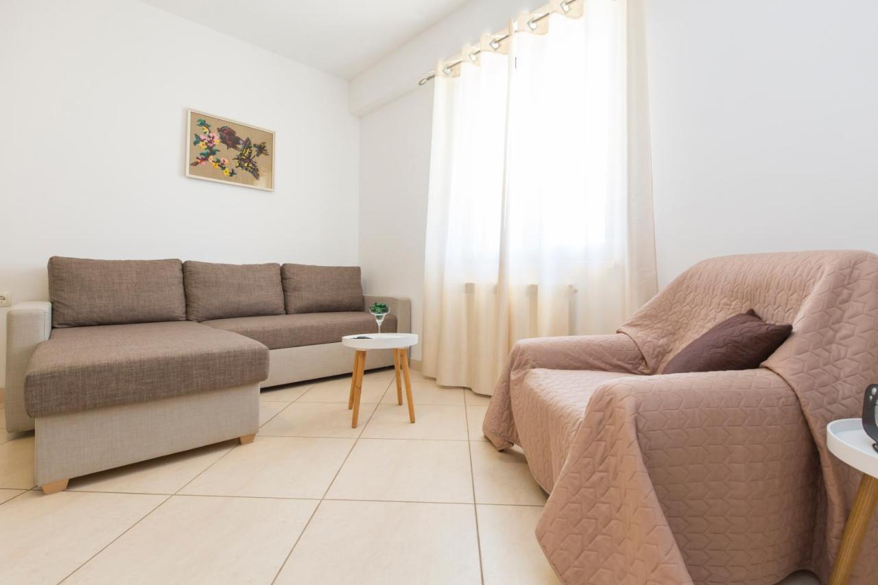 בוזט Apartmani Xenia & Desiderio מראה חיצוני תמונה