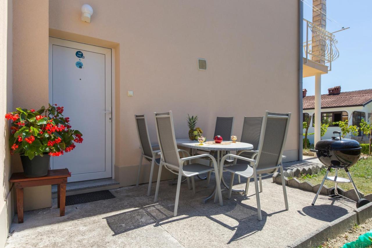 בוזט Apartmani Xenia & Desiderio מראה חיצוני תמונה
