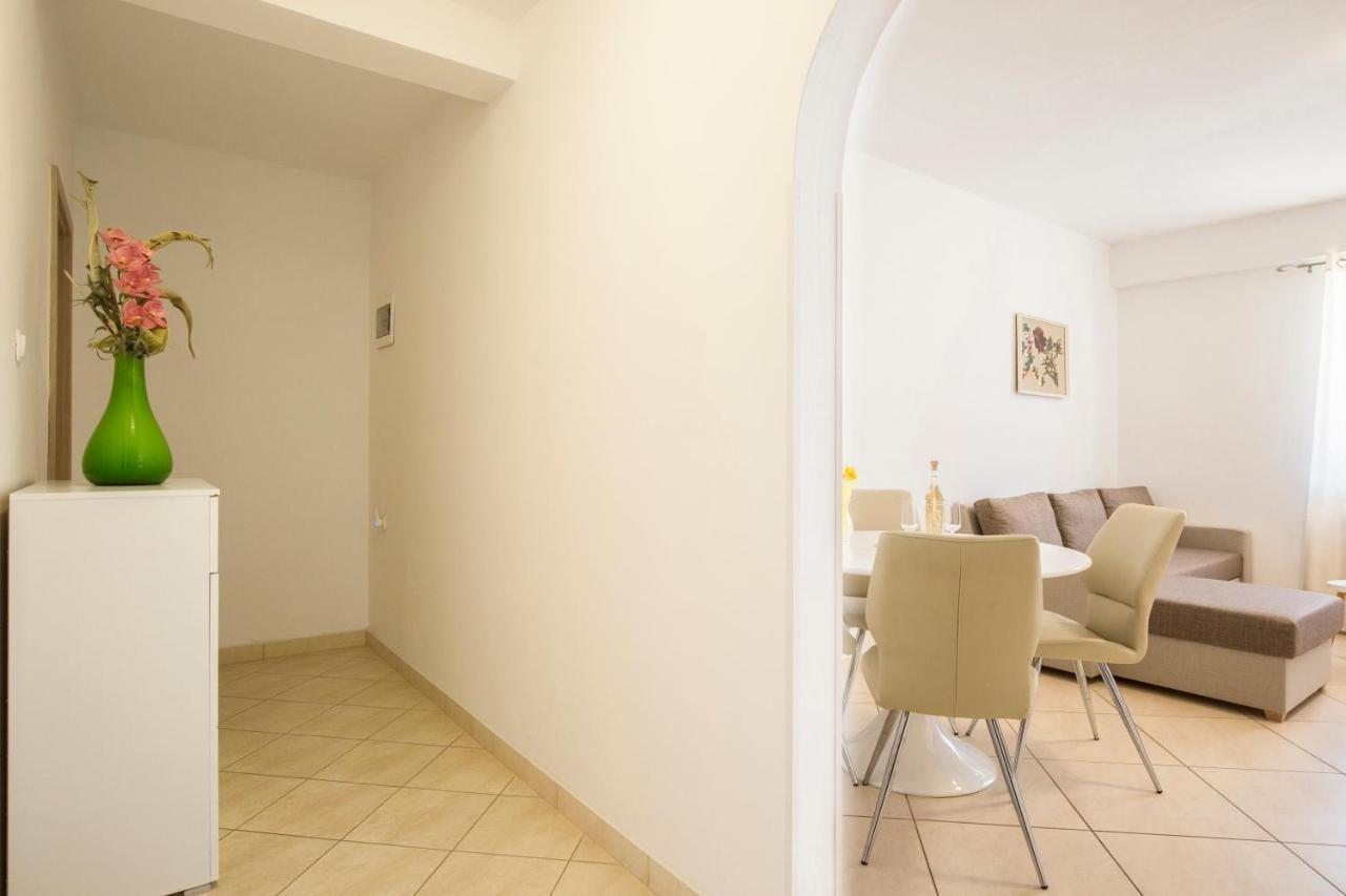 בוזט Apartmani Xenia & Desiderio מראה חיצוני תמונה