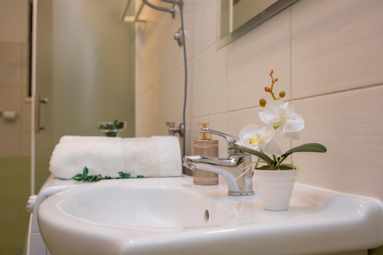 בוזט Apartmani Xenia & Desiderio מראה חיצוני תמונה